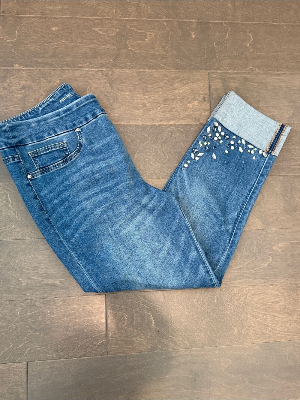 NWOT Chico's Pull On Jegging Crystal Embellished Cuffed Blue Ankle Jeans Size 12